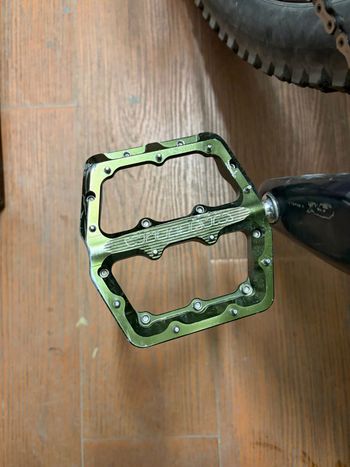 Used Wolf Tooth Waveform Pedals 2024 bike — image 3 of 7