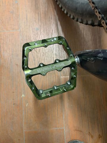 Used Wolf Tooth Waveform Pedals 2024 bike — image 4 of 7