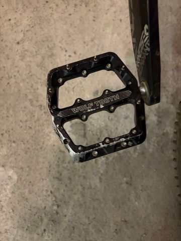 Używany Wolf Tooth Waveform Pedals 2024 Drivetrain & Pedals