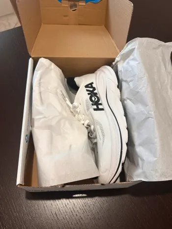White Hoka Clifton 10 bike d'occasion — image 7 sur 7