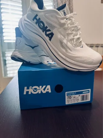 White Hoka Clifton 10 bike d'occasion