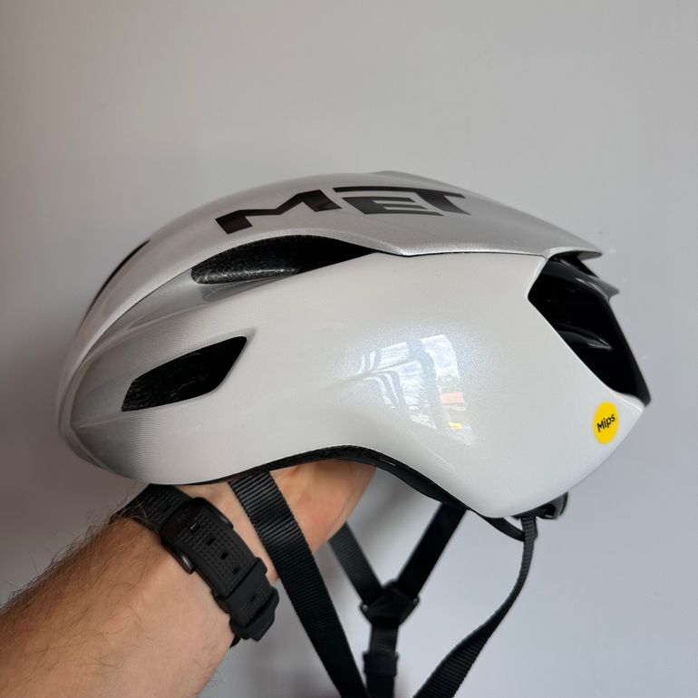 Brugt MET Manta MIPS Helmet bike — billede 6 af 11