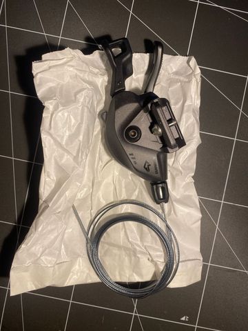 Shimano Deore XT SL-M8130 2025 Drivetrain & Pedals usato