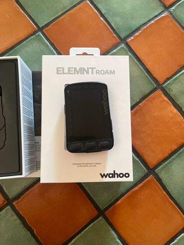 Used Wahoo Elemnt Roam v2 bike — image 3 of 8