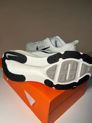 Used Nike Vomero 18 bike — image 8 of 8