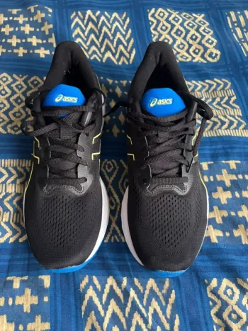 Używany Asics Running Shoes Size 42.5 bike
