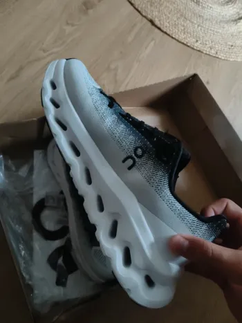 Gebrauchtes On Running On Shoes size 44 bike
