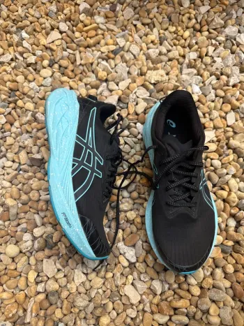Używany Asics Novablast bike — zdjęcie 2 z 4