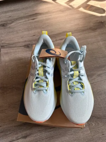Używany Asics Novablast 5 bike — zdjęcie 3 z 5