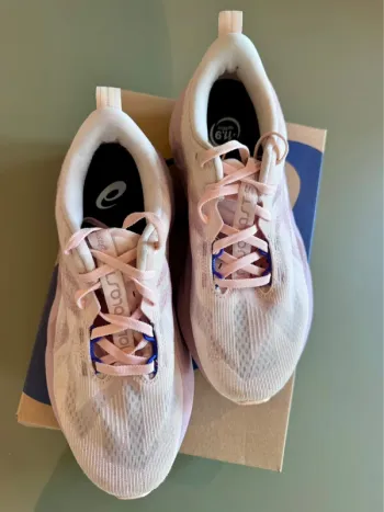 Używany Asics Novablast 5 bike — zdjęcie 2 z 8