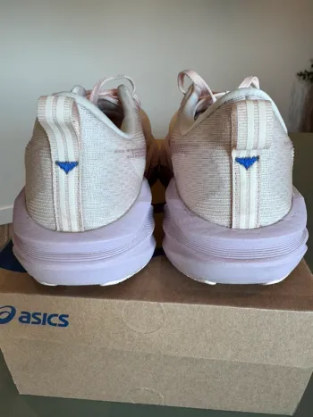 Używany Asics Novablast 5 bike — zdjęcie 4 z 8