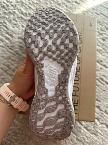 Used Nike Running Shoes bike — image 4 of 4