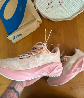 Używany Asics Novablast 5 bike — zdjęcie 6 z 7