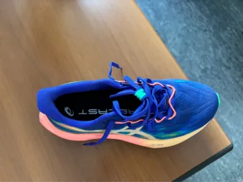 Używany Asics Superblast 3 bike — zdjęcie 3 z 5