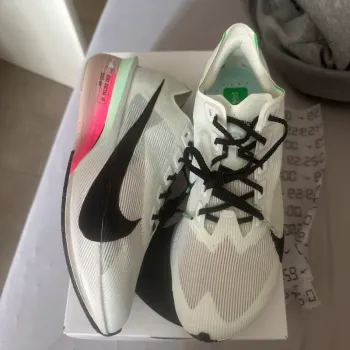 Lauf ZoomX Vaporfly Next% 4 bike usato