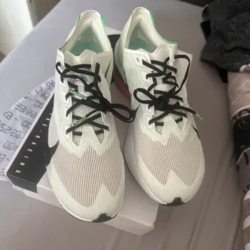 Gebrauchtes Lauf ZoomX Vaporfly Next% 4 bike — Bild 7 von 8