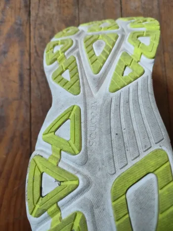 Used Saucony Guide 19 bike — image 8 of 13