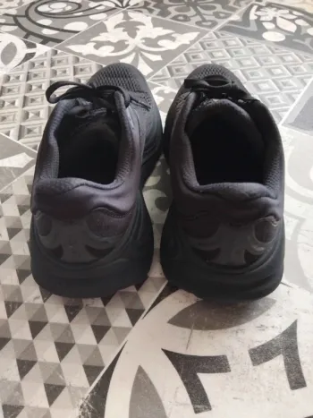 Hoka Bondi 9 bike d'occasion — image 2 sur 15