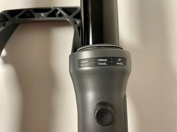 Brugt RockShox ZEB Ultimate 2025 bike — billede 4 af 10