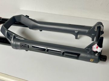 Brugt RockShox ZEB Ultimate 2025 bike — billede 2 af 10