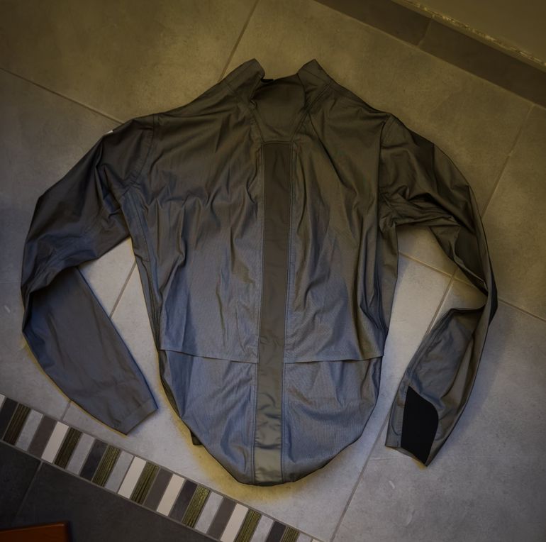 Brugt Assos Equipe RS Schlosshund Rain Jacket EVO 2025 bike — billede 3 af 3
