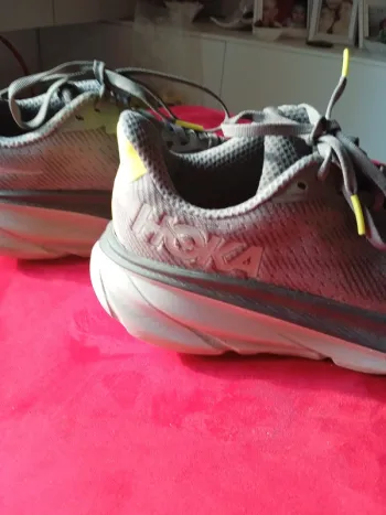 Hoka Clifton 9 GTK bike de segunda mano