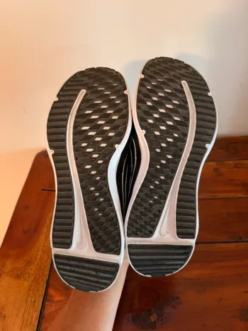 Gebrauchtes Scarpa Nike Running Shoes 42 bike — Bild 4 von 4