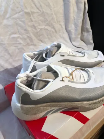 Used Adidas Hyperboost Edge bike — image 3 of 9