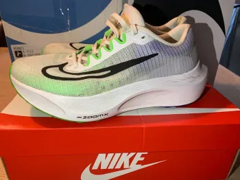 Used Nike Zoom Fly 5 bike — image 3 of 11