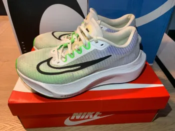 Used Nike Zoom Fly 5 bike — image 2 of 11