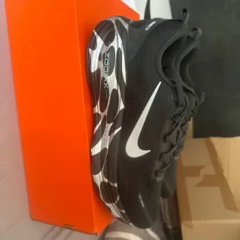 Used Nike Vomero 18 bike — image 5 of 9