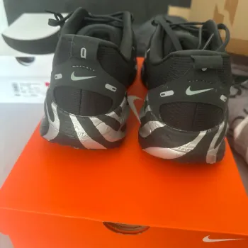 Used Nike Vomero 18 bike — image 7 of 9