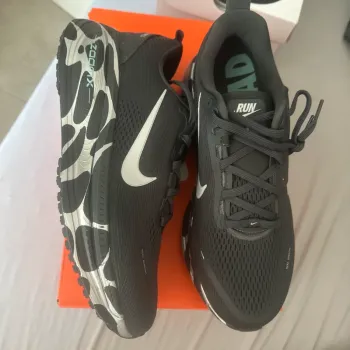 Used Nike Vomero 18 bike
