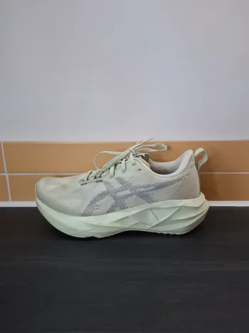 Asics Novablast 5 bike usato — immagine 9 di 13