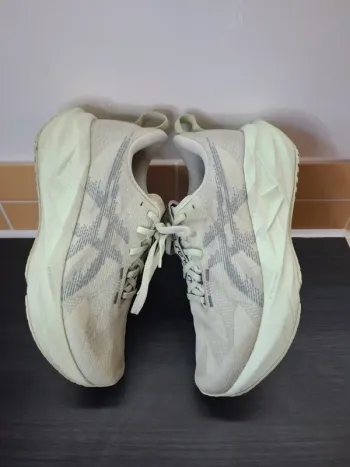 Asics Novablast 5 bike usato — immagine 3 di 13