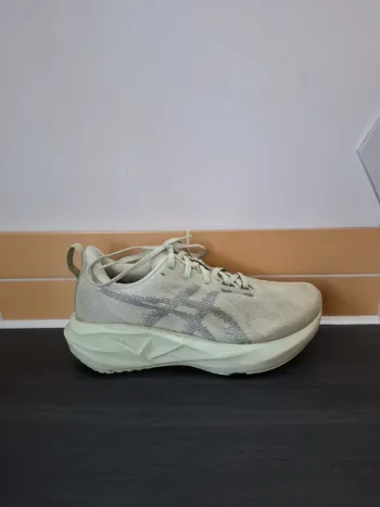 Asics Novablast 5 bike usato — immagine 7 di 13