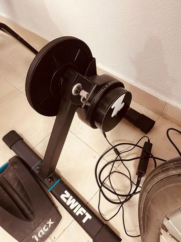 Zwift trainer bike de segunda mano — imagen 2 de 4