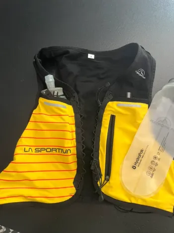 La Sportiva Gilet d’hydratation 5l + 2 flasques bike de segunda mano