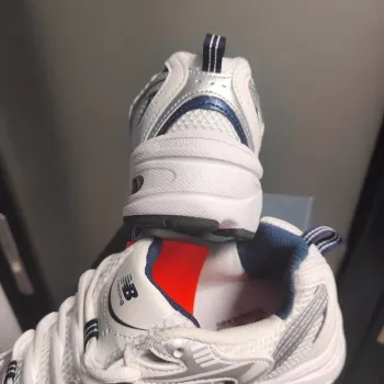 Brugt White and blue running shoes bike — billede 6 af 7