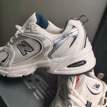 Brugt White and blue running shoes bike — billede 5 af 7
