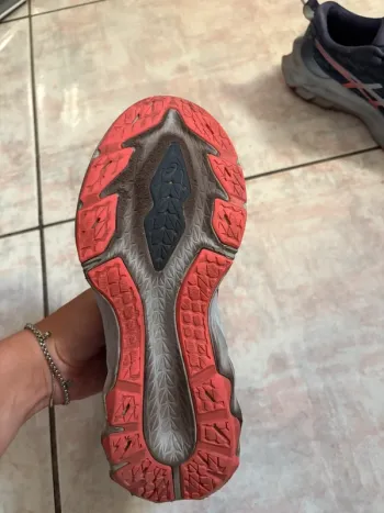 Asics Novablast bike usato — immagine 4 di 5