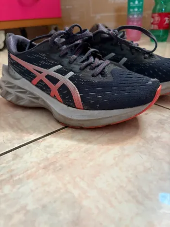 Asics Novablast bike usato — immagine 3 di 5