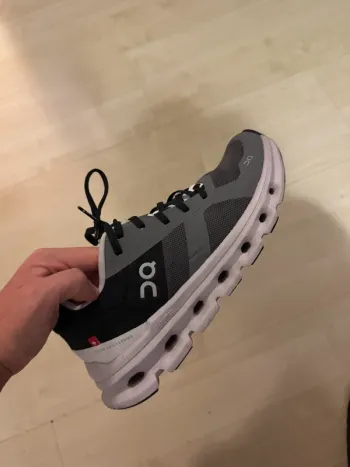 Tweedehands On Running Cloudrunner bike — afbeelding 3 van 5