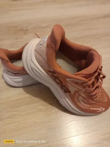 Hoka Clifton 10 bike d'occasion — image 2 sur 4