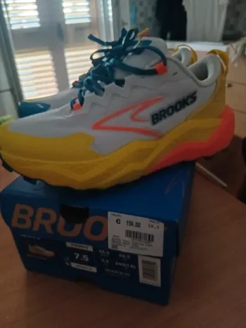 Used Brooks Running Shoes bike — image 5 of 5