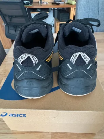 Asics Gel Venture 9 bike usato — immagine 4 di 10
