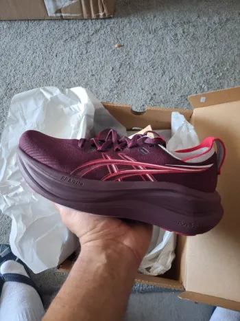 Brugt Asics Nimbus 28 bike — billede 2 af 9