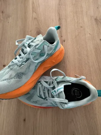 Brugt Asics Novablast 5 bike — billede 4 af 4