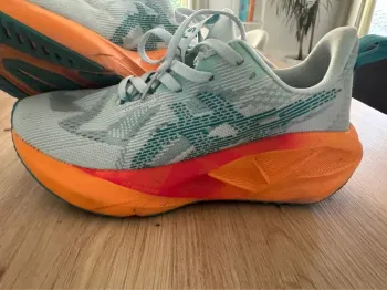 Brugt Asics Novablast 5 bike — billede 3 af 4