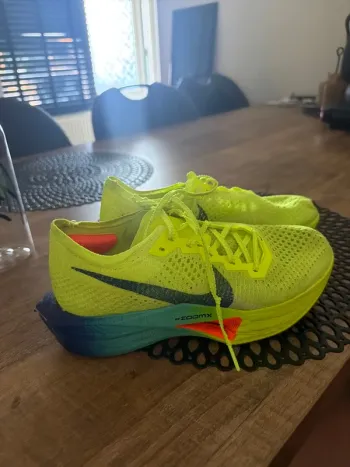 Nike Vaporfly 3 bike usato